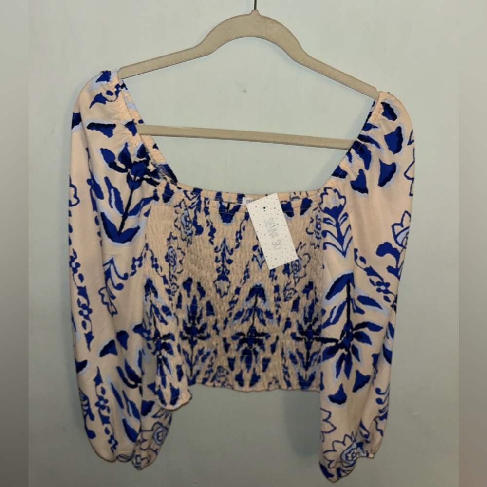Women’s mesh long sleeve shirt, with a square neck & puff sleeves!